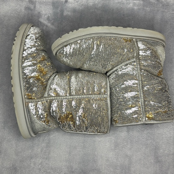 🔥🔥🔥UGG Sequins Sequin Embellishments Boots
Women's Size: 8🔥🔥🔥 - Picture 10 of 12